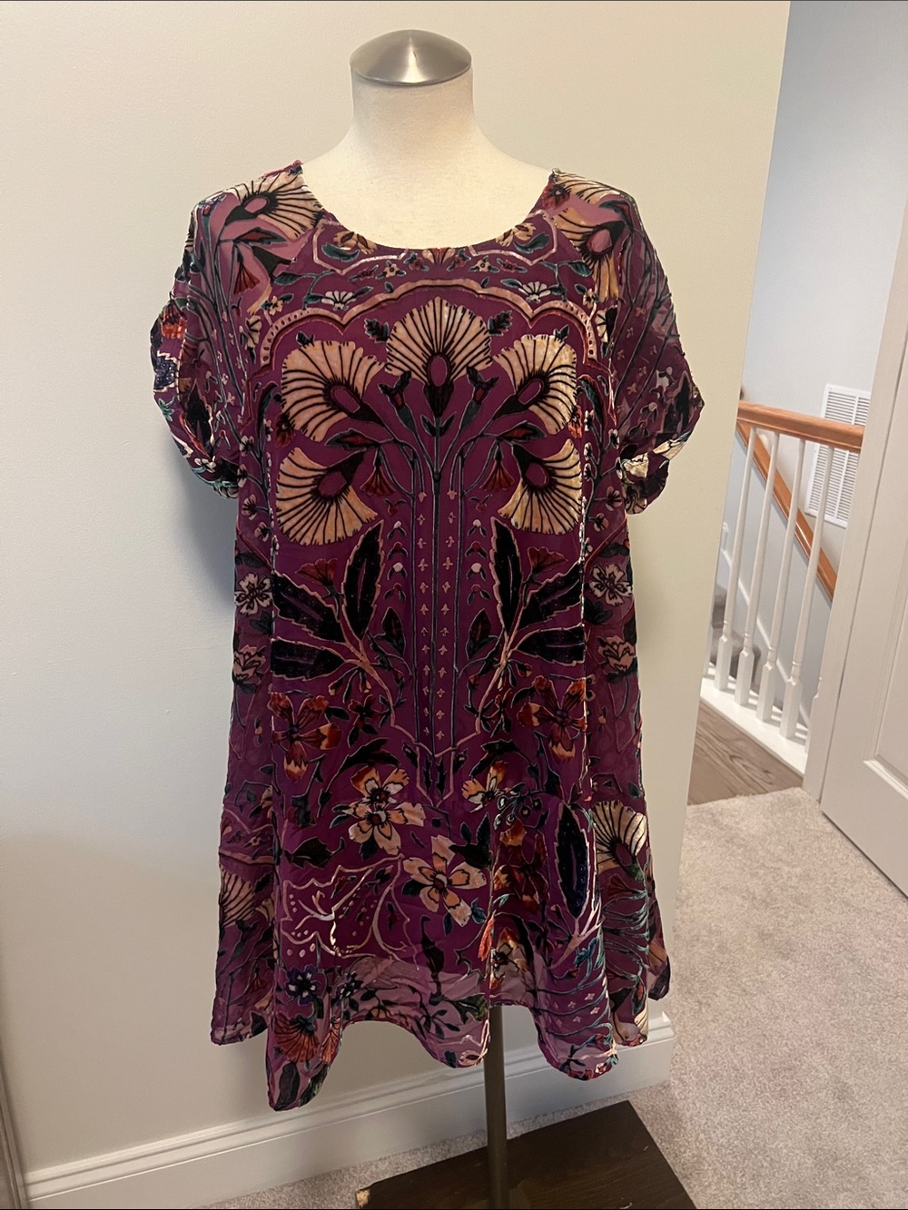 Women's Floral-Print Short Sleeve Tunic in Deep Plum
